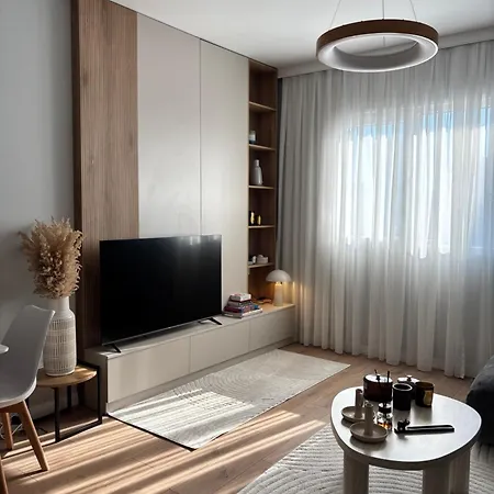 Stylish Minimal With Views-central Apartman Tirana