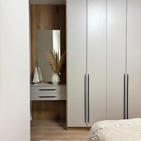 Stylish Minimal With Views-central *